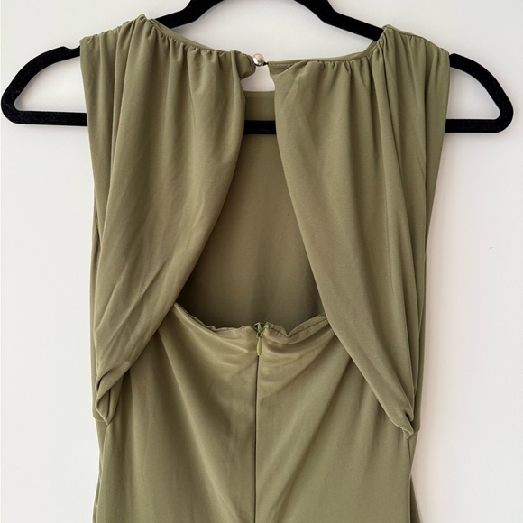 Club L London Riley Olive Ruched Sleeveless Open-Back Maternity Maxi Dress - Picture 6 of 10